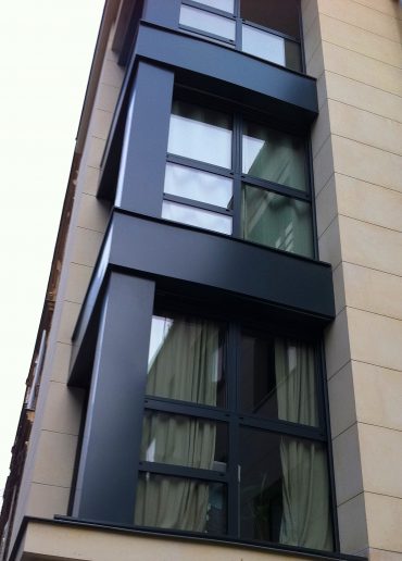 RESIDENTIAL BUILDING IN PARIS